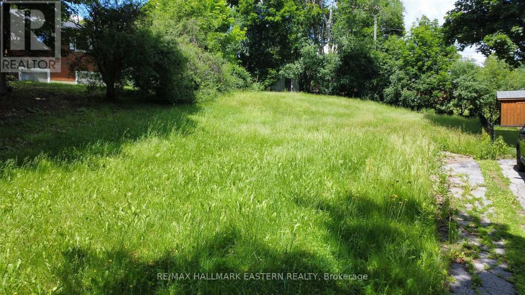 33 Greenhill Drive N, Peterborough (otonabee Ward 1)