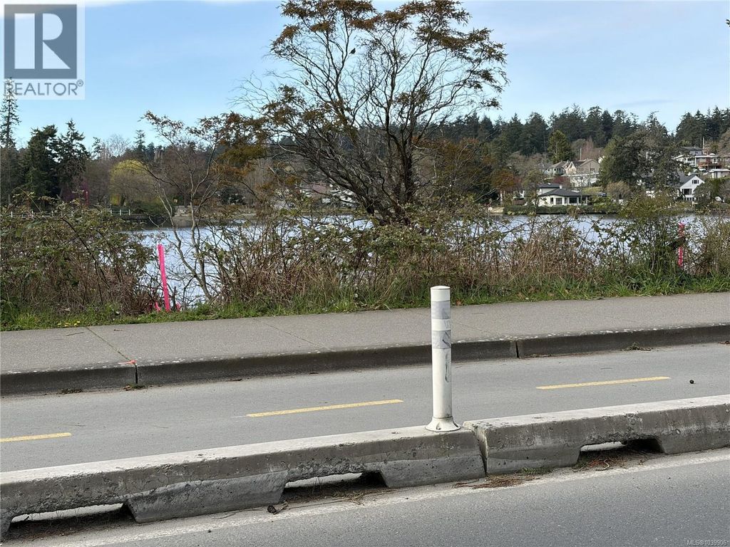 Lot 3-a Gorge Rd W, Saanich