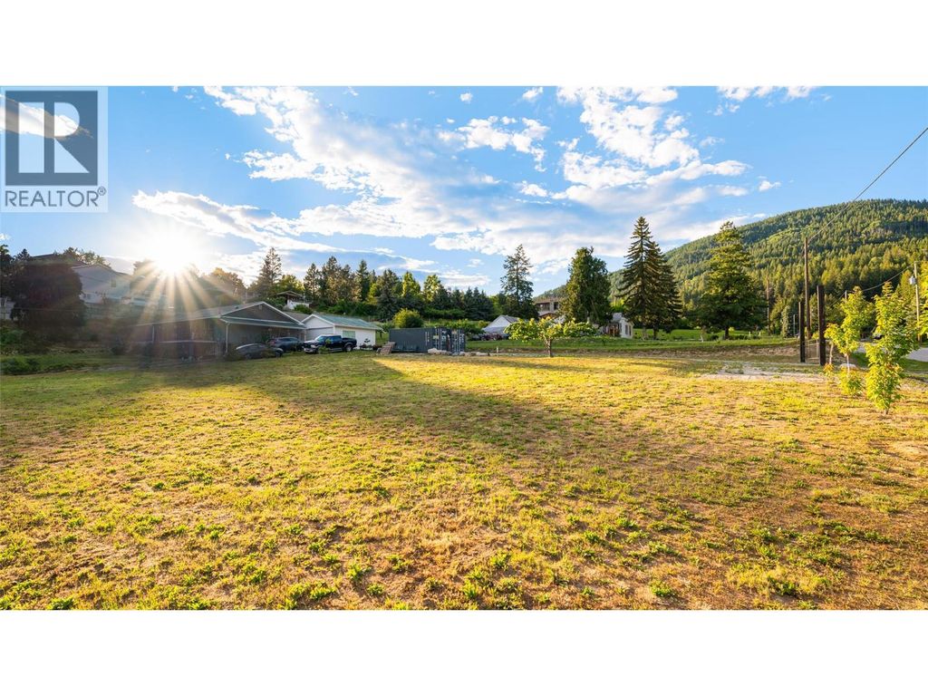2628 3 Highway, Erickson