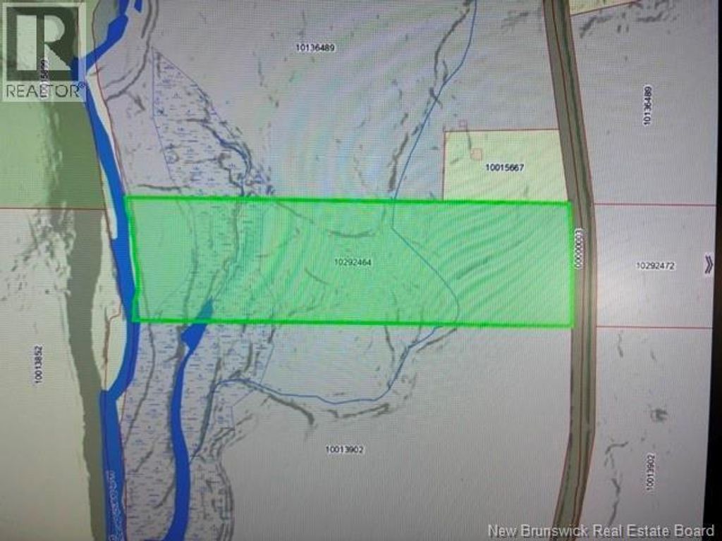 Lot Route 104, Cloverdale