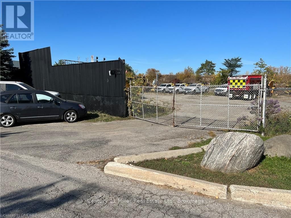 1 Whitlam Avenue, Toronto (long Branch)