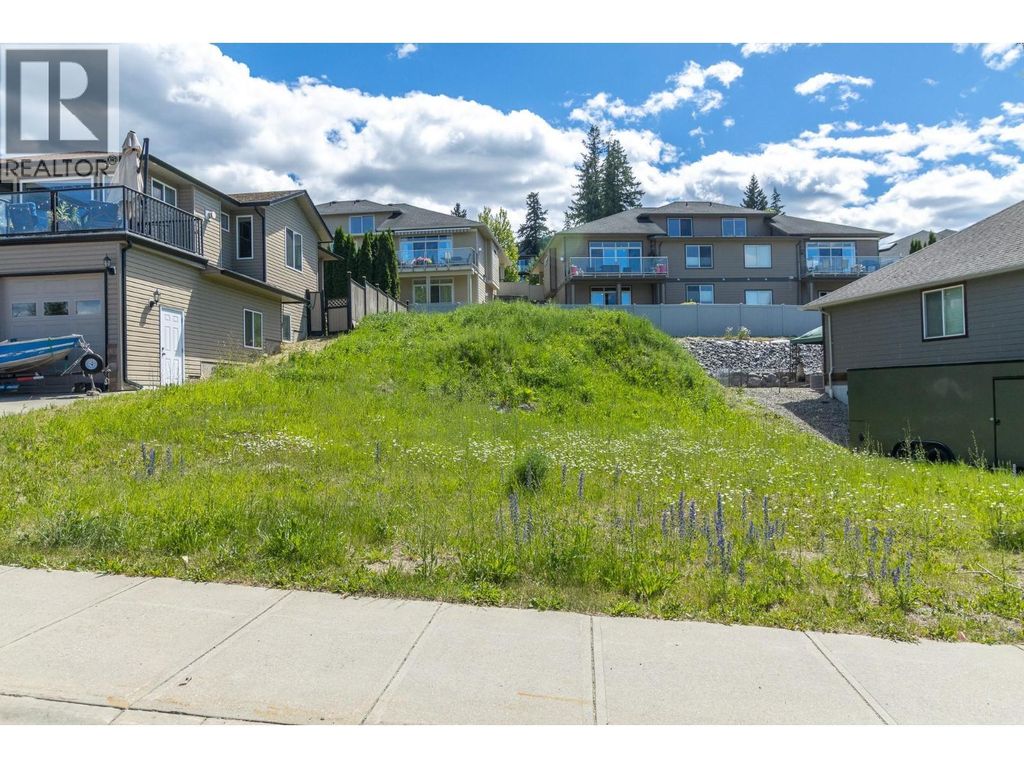 980 17 Street Se, Salmon Arm