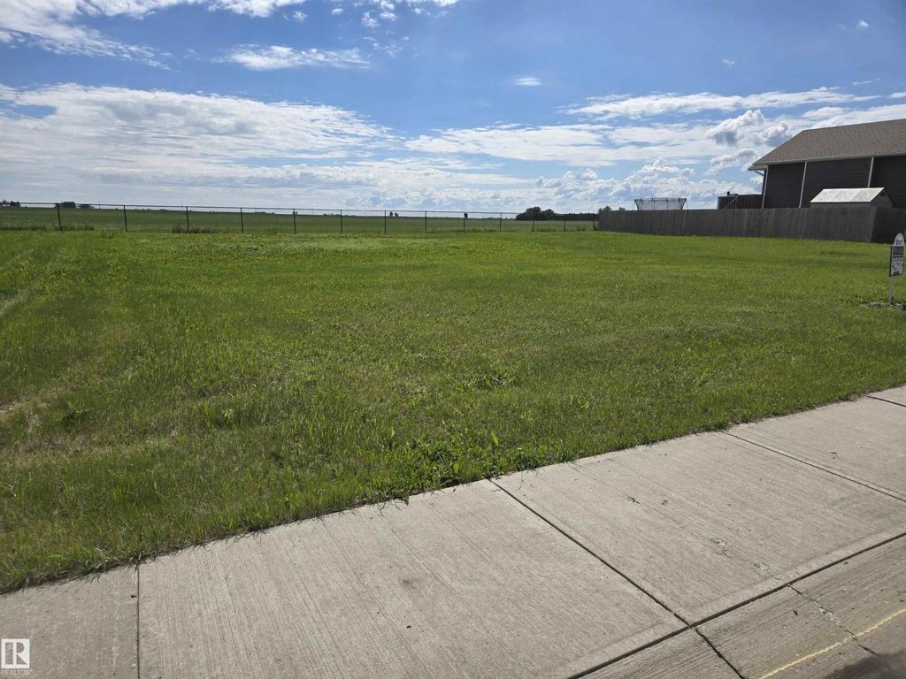 4 Monterey Es, Wetaskiwin