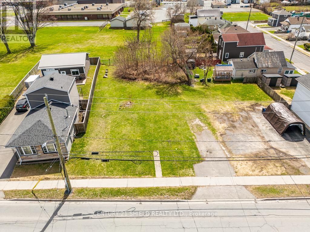 20 Eleventh Street W, Cornwall