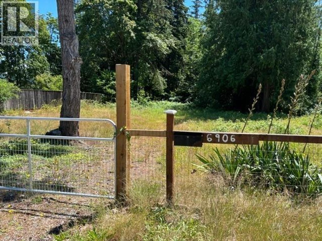 6906 Cranberry Street, Powell River