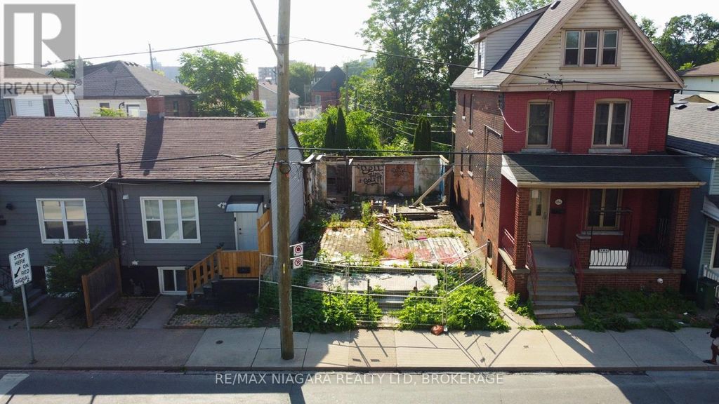 186 John Street N, Hamilton (beasley)
