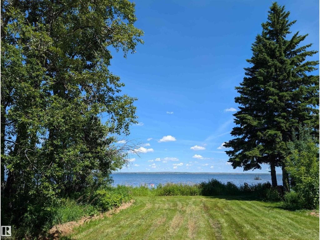 332 Crystal Springs Dr, Rural Wetaskiwin County