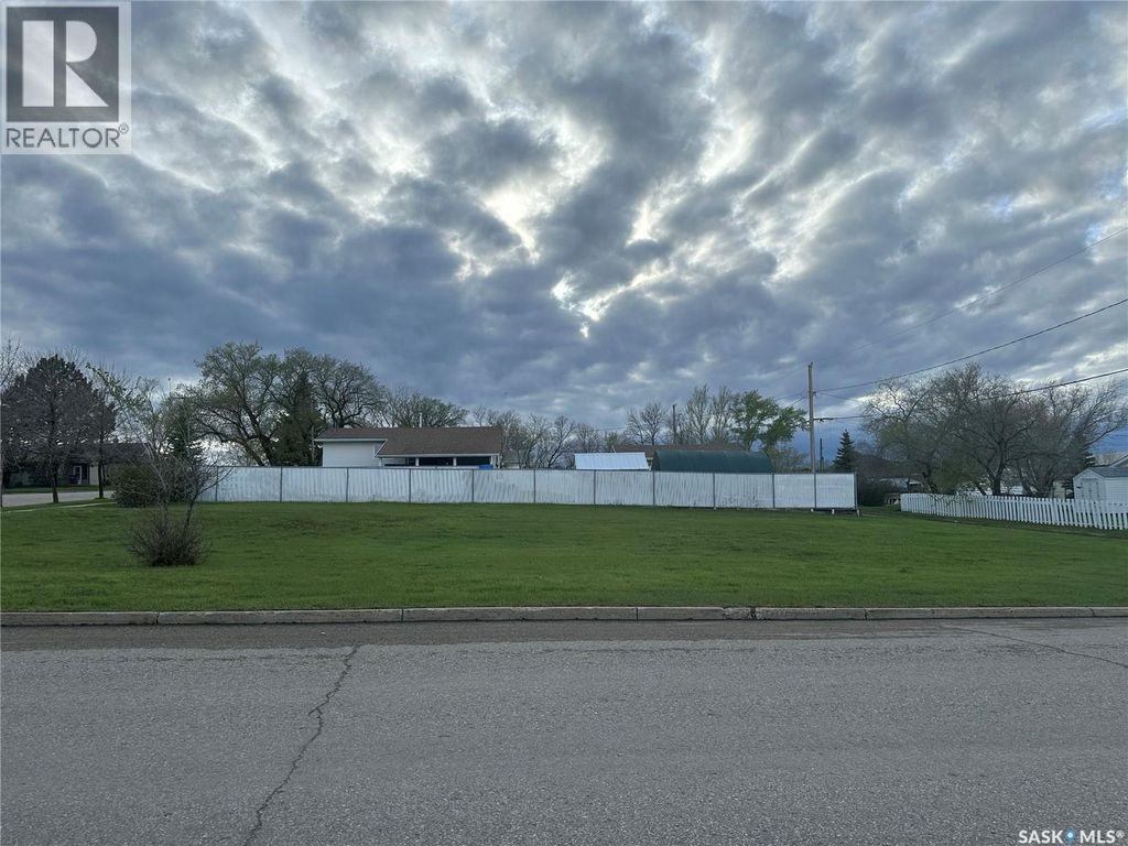 400 3rd Avenue W, Assiniboia