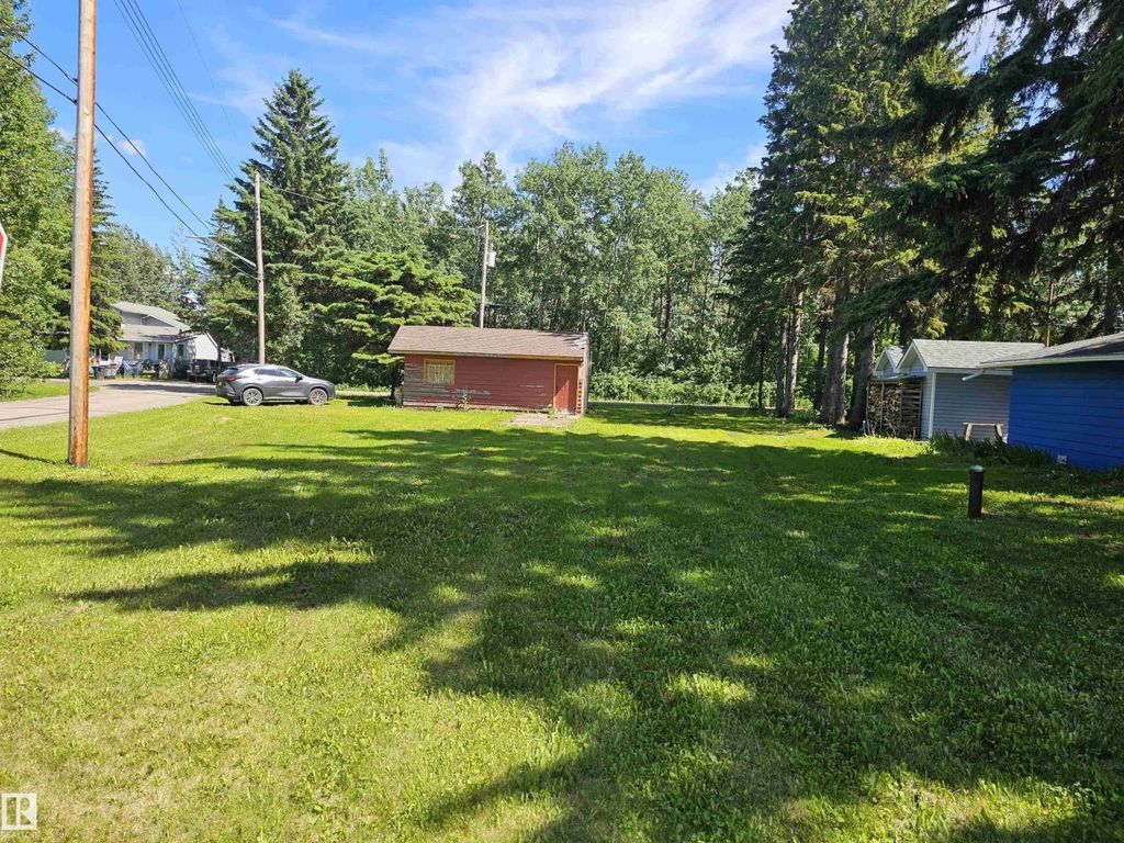 5219 47a Av, Rural Lac Ste. Anne County
