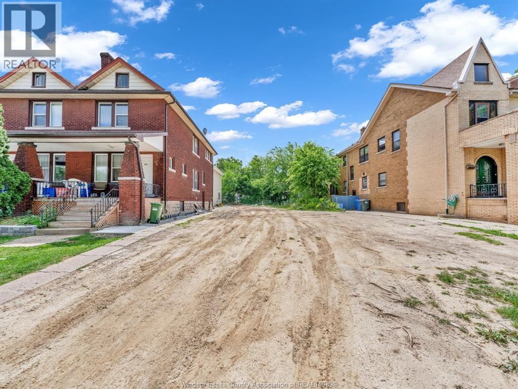 421 Partington Avenue, Windsor