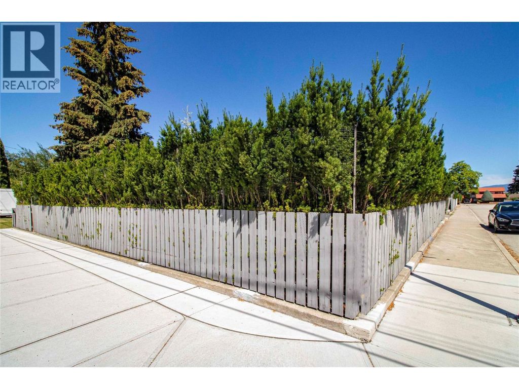 105 Lee Avenue, Penticton