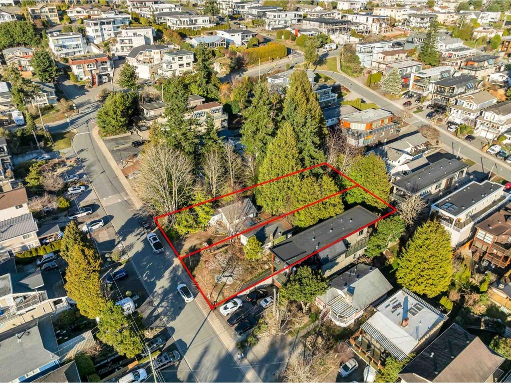 962 Maple Street, White Rock