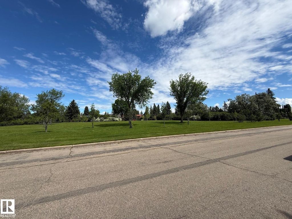 23 B Westbrook Dr Nw, Edmonton