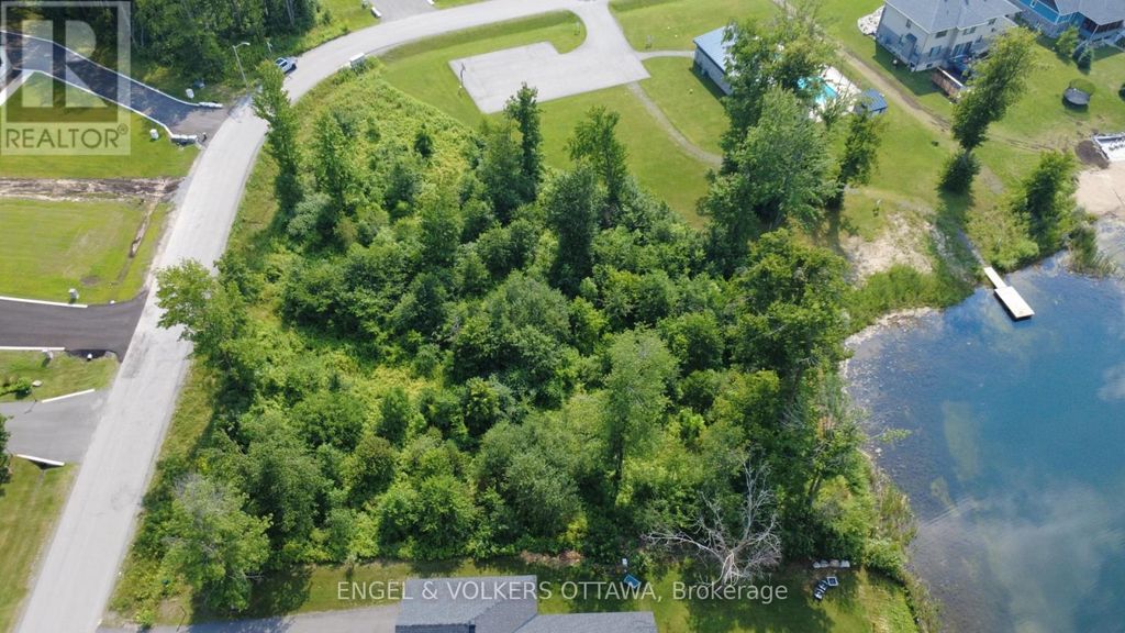 576 Shoreway Drive, Ottawa