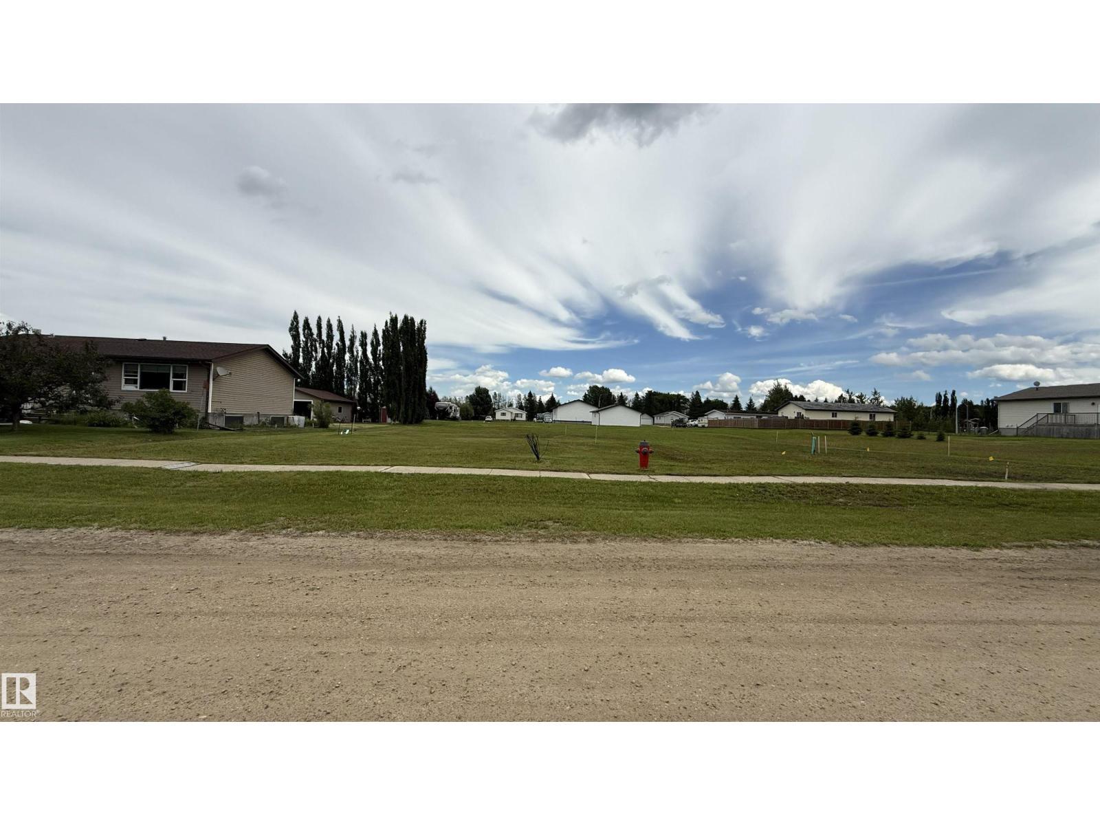 25 Woodbend, Warburg