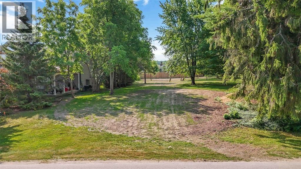 3571 Queen Street, Plympton-Wyoming