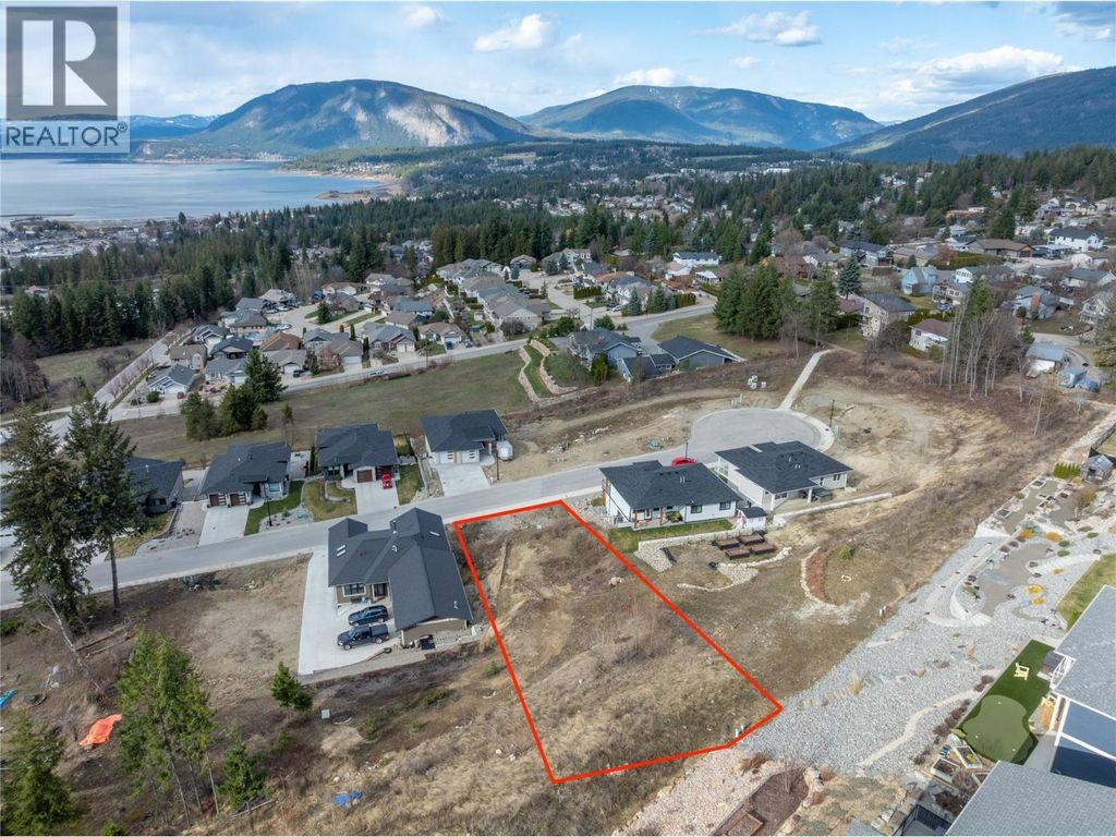 1120 16 Avenue Se, Salmon Arm