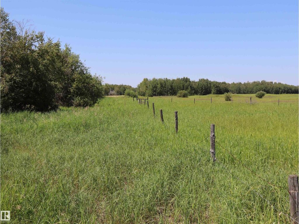 Twp. Rd. 572 Hwy 33, Rural Lac Ste. Anne County