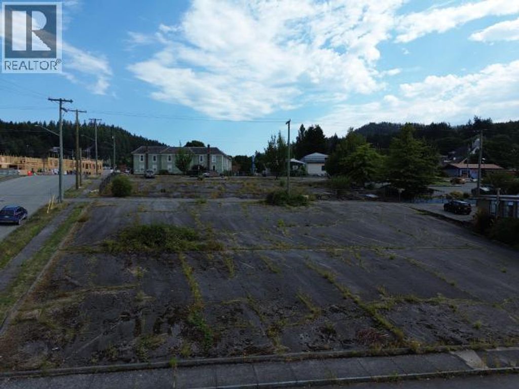 6231 Walnut Street, Powell River