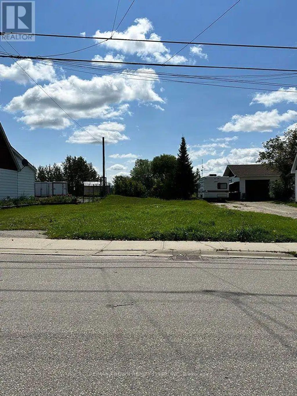 107 Hollywood Avenue, Smooth Rock Falls (srf)