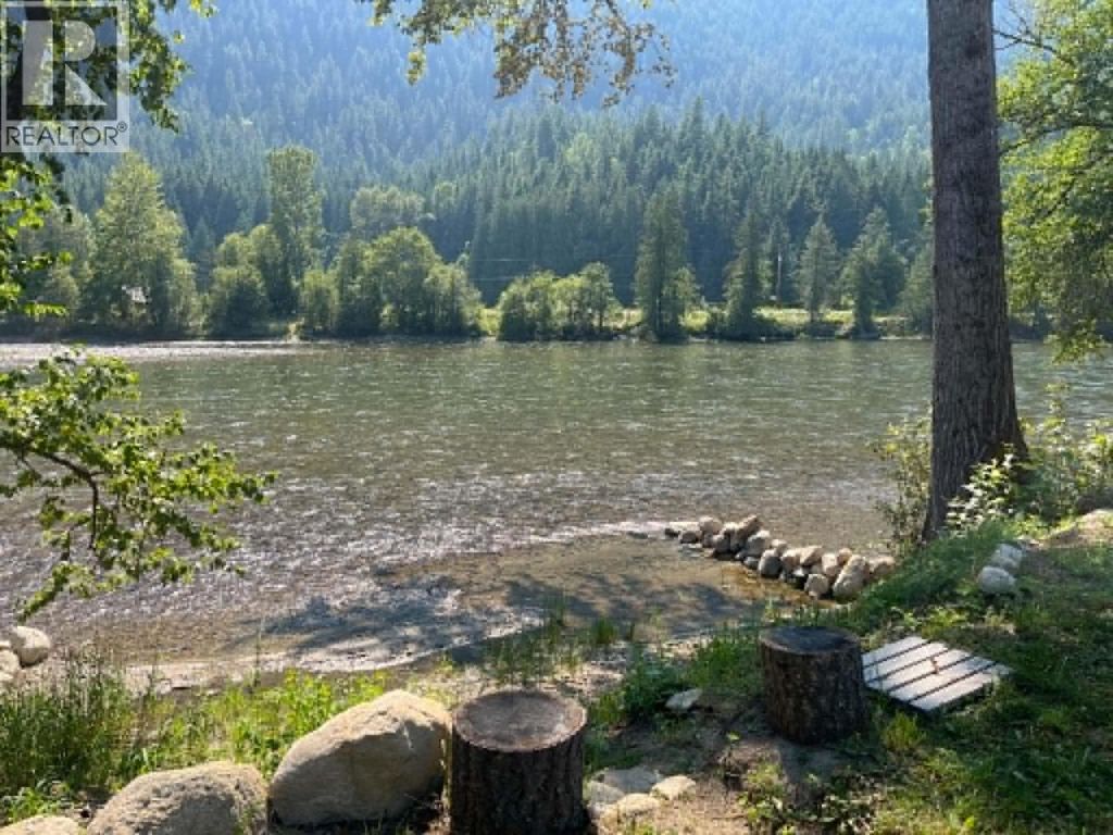 3045 Bower Road, Slocan Park