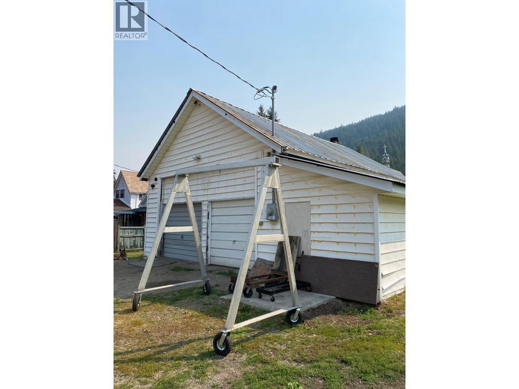 321 N Kimberley Avenue, Greenwood