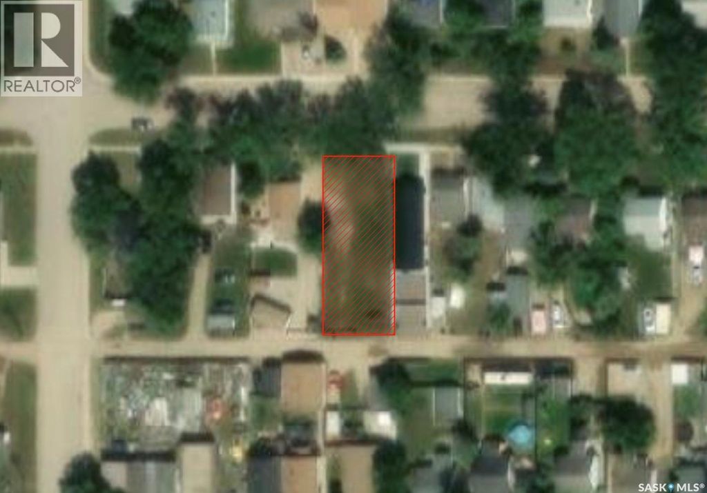 729 Hochelaga Street E, Moose Jaw