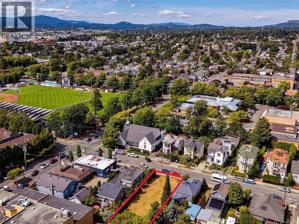 1115 Caledonia Ave, Victoria