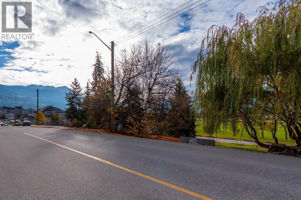 231 Shuswap Street Sw, Salmon Arm