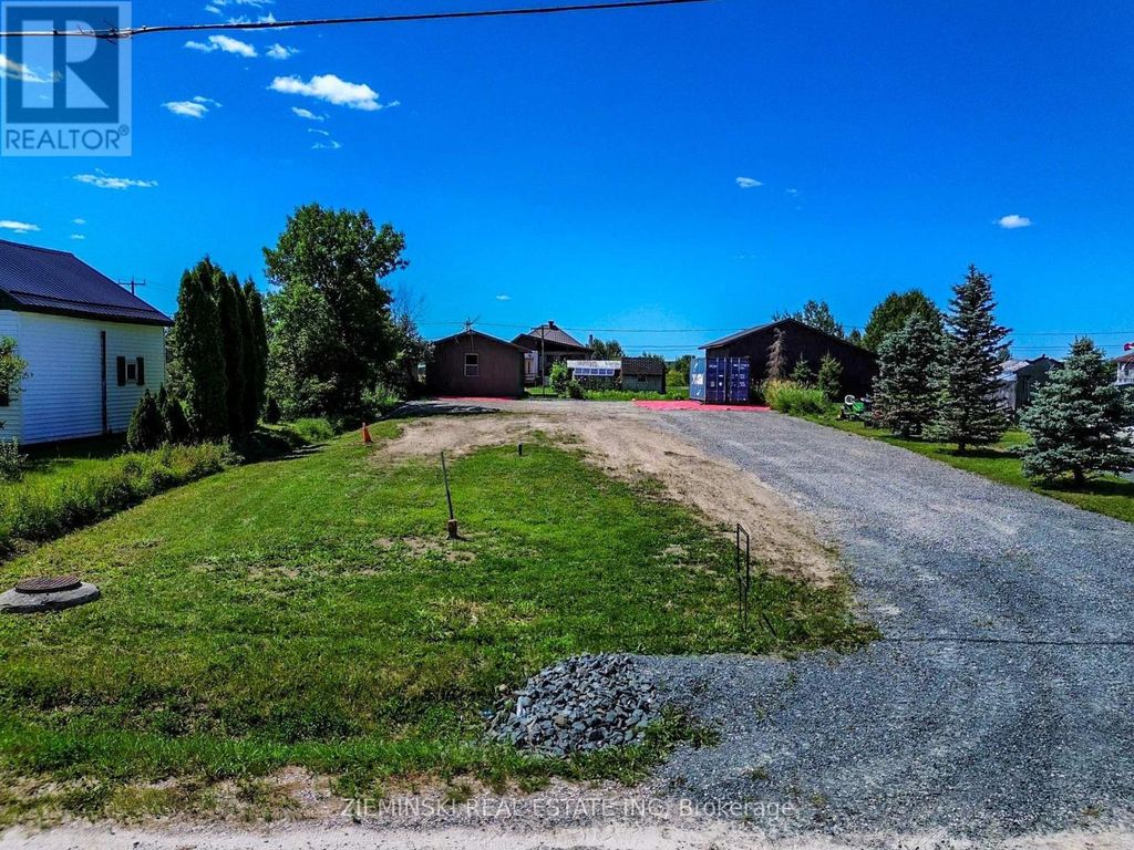 62 Edward Street, Iroquois Falls (porquis Junction)