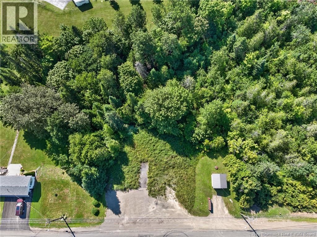 1768 Des Pionniers Avenue, Balmoral