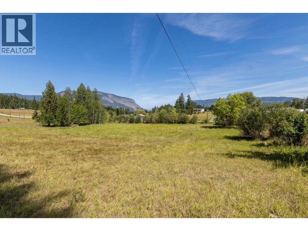 6061 40 Street Nw, Salmon Arm