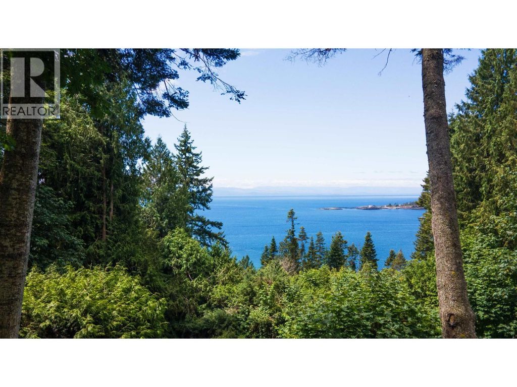 8127 Redrooffs Road, Halfmoon Bay