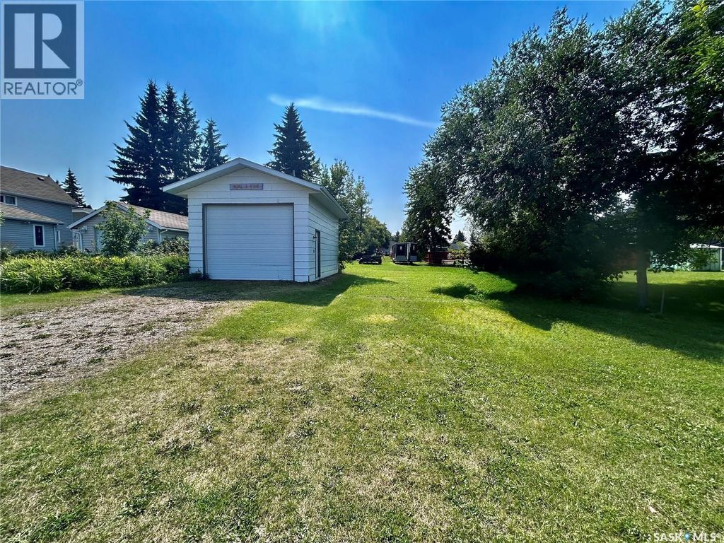 605 Spruce Street, Moosomin