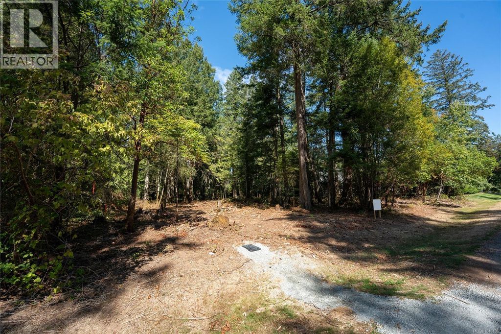 750 Dalkeith Ave, North Saanich
