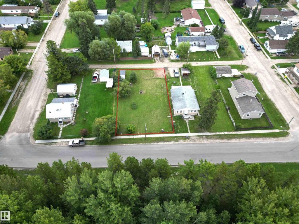 5115 51 St, Breton