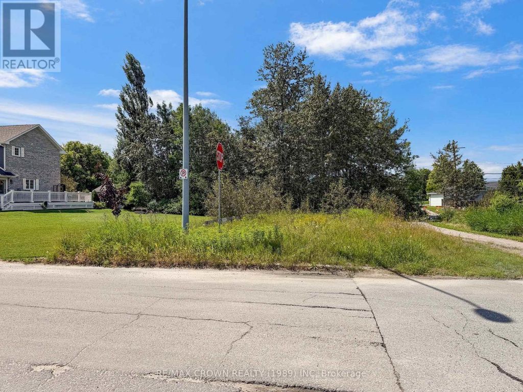 100 Progress Crescent, Kapuskasing