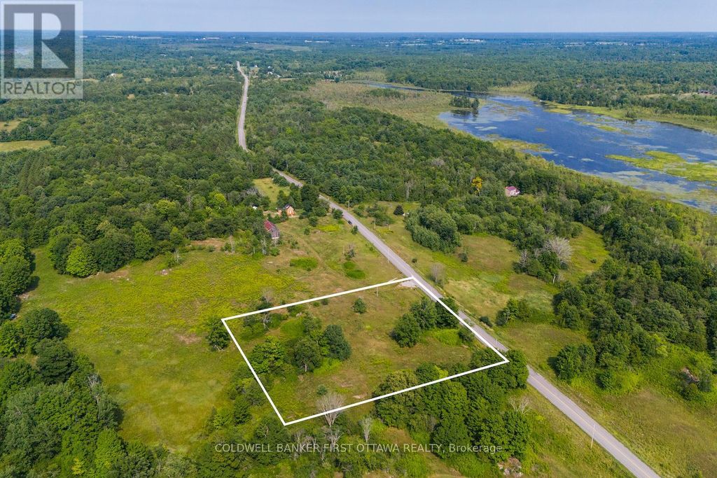 816 Bennett Lake Road, Tay Valley