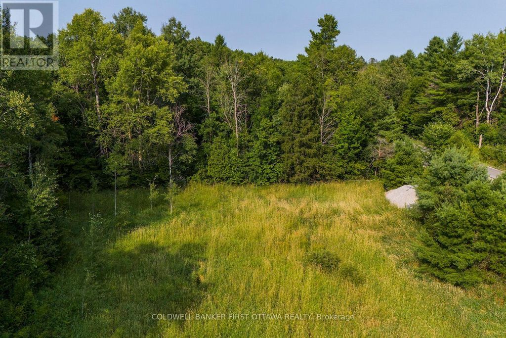 752 Bennett Lake Road, Tay Valley