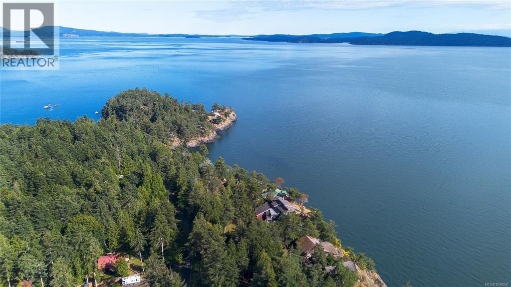 7921 Swanson View Dr, Pender Island