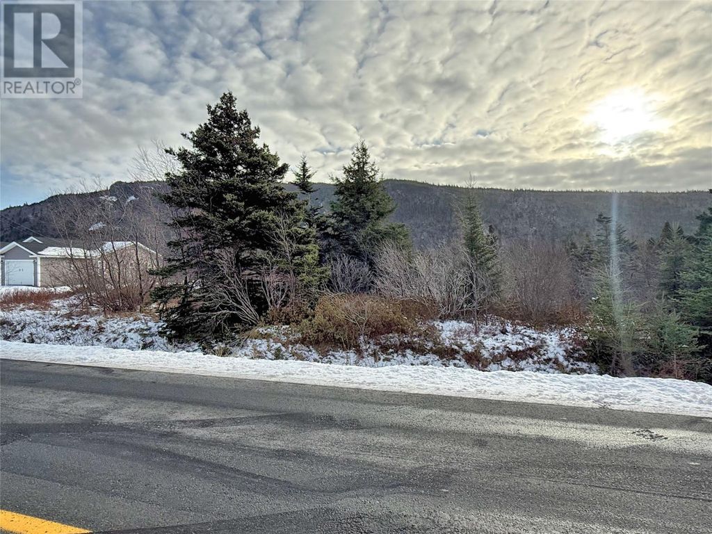 291 North River Road, North River