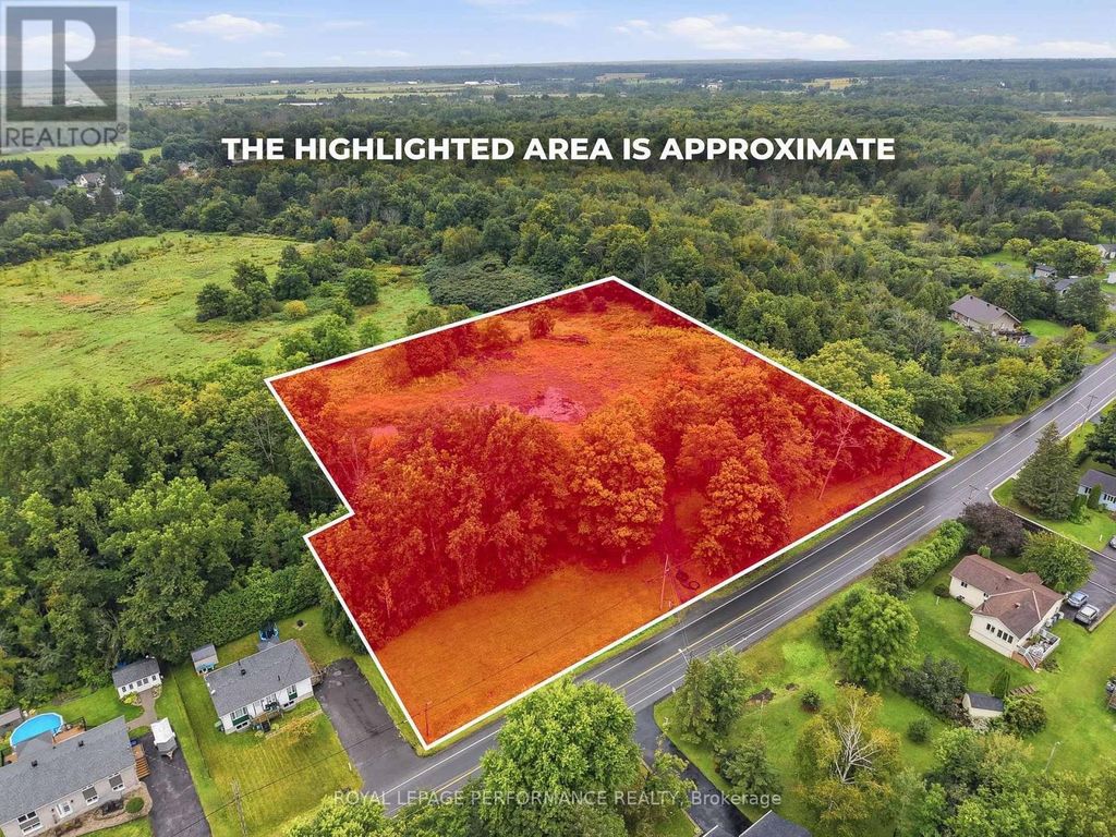 575 Front Road W, Champlain