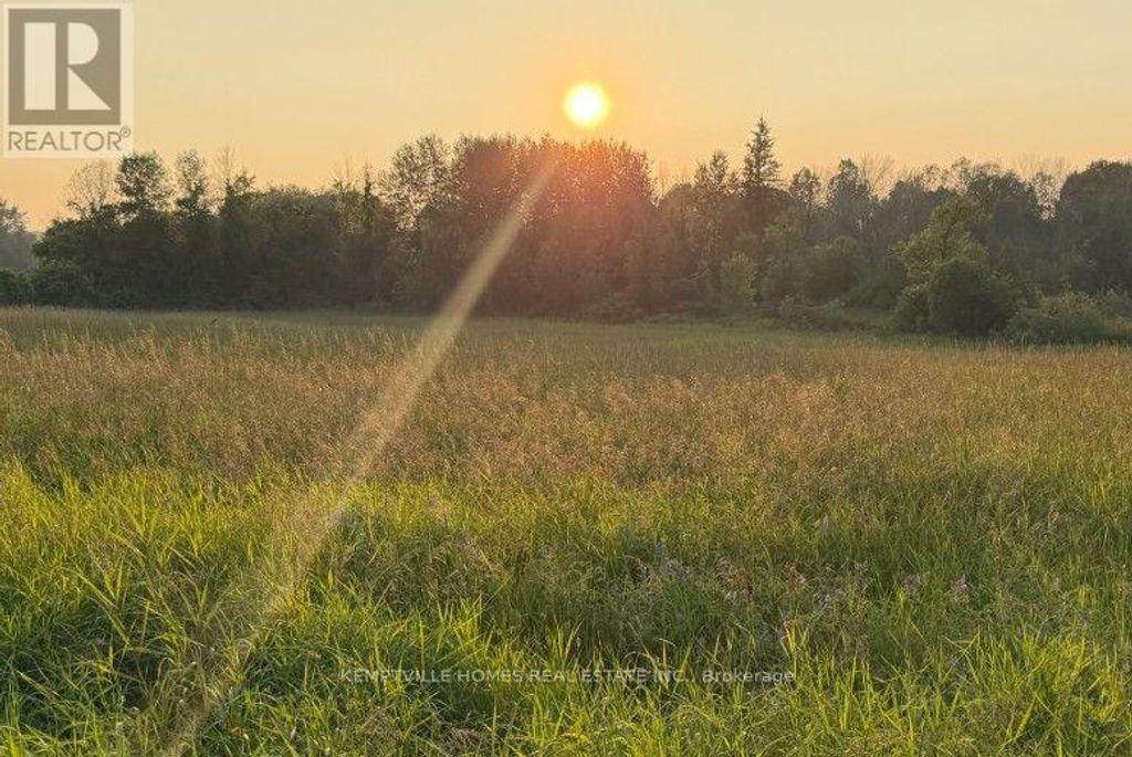 472 River Road, North Grenville