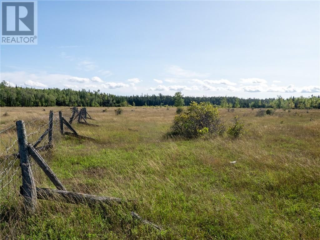 Na Fields Road, Manitowaning