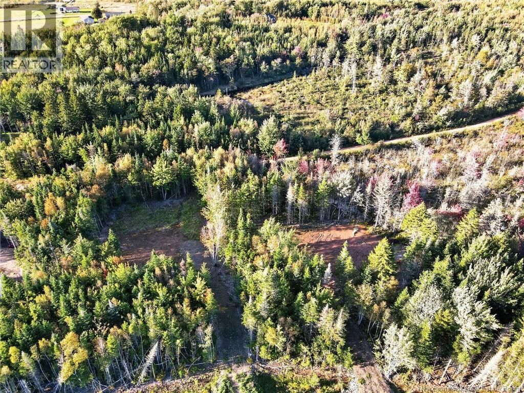 211 La Fontaine Drive, Greater Lakeburn