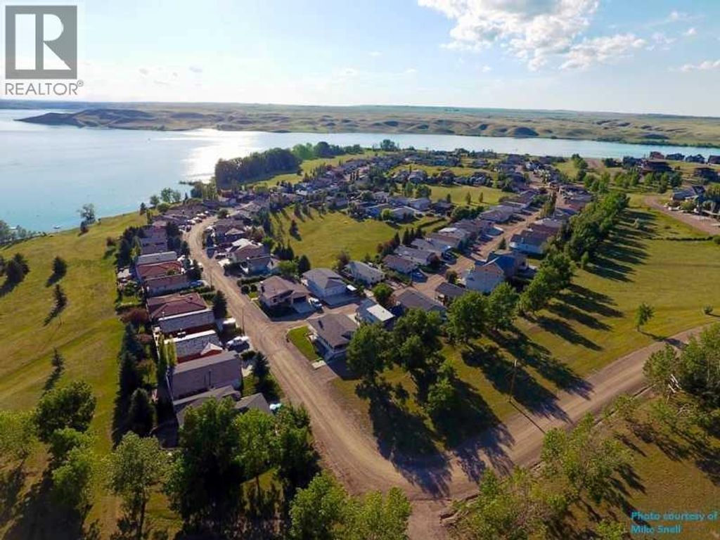 663 Lakeside Drive, Rural Vulcan County