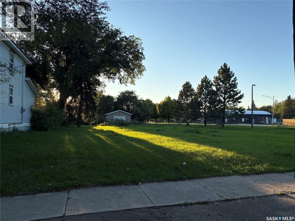 607 H Avenue S, Saskatoon
