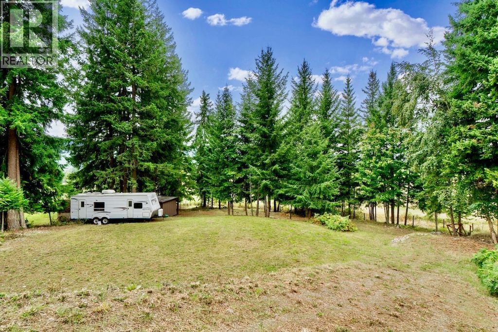 7206 Fraser Crescent, Anglemont