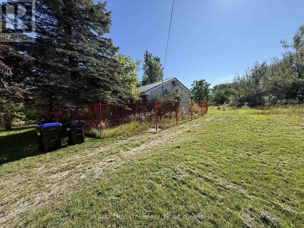 6137 Vasey Road, Tiny