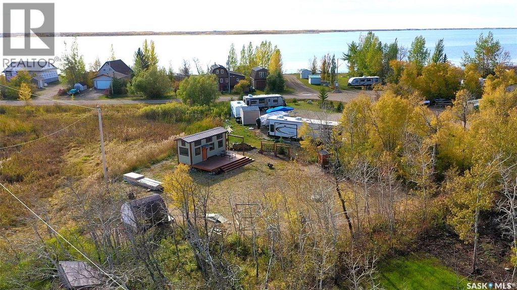 307 Travis Avenue, Fishing Lake